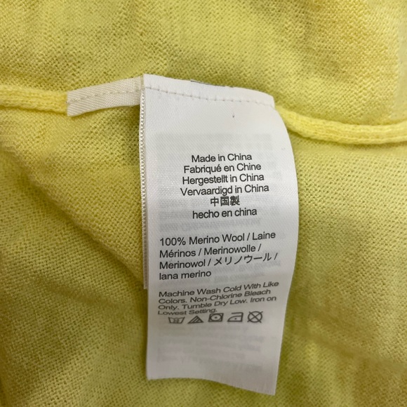 Yellow Merino Wool collared loose fit sweater. - Picture 2 of 4